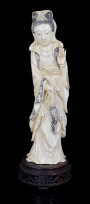 Lot 136 - A JAPANESE IVORY CARVING OF KANNON
