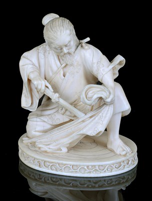 Lot 169 - A JAPANESE IVORY OKIMONO OF A SAMURAI