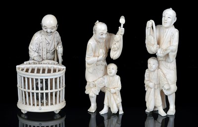 Lot 176 - A JAPANESE IVORY OKIMONO OF A SARUMAWASHI