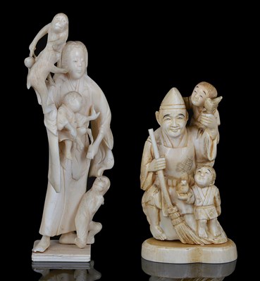 Lot 184 - A JAPANESE MARINE IVORY GROUP OF A MAN AND CHILDREN