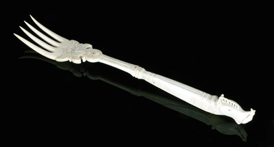 Lot 195 - AN INDIAN IVORY FORK