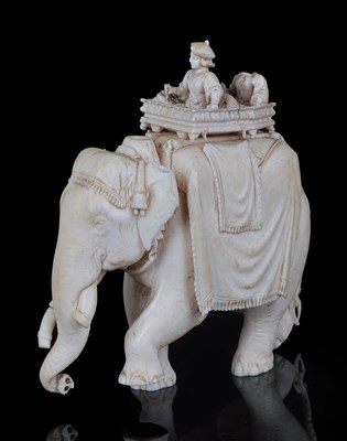 Lot 196 - AN INDIAN IVORY 'JOHN COMPANY' CHESS PIECE