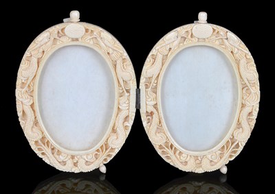Lot 203 - A CHINESE IVORY OVAL DOUBLE FRAME