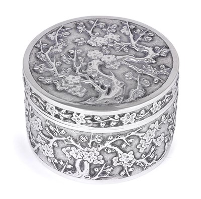 Lot 216 - A CHINESE SILVER BOX AND COVER