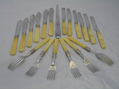 Lot 276 - A SET OF SIX EDWARDIAN SILVER FISH KNIVES AND SIX FORKS