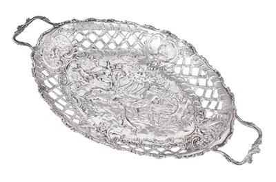 Lot 300 - A GERMAN SILVER DISH