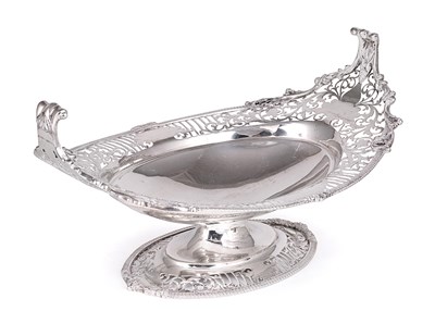 Lot 314 - A GEORGE V SILVER PEDESTAL DISH