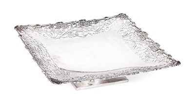 Lot 322 - A SILVER FRUIT STAND