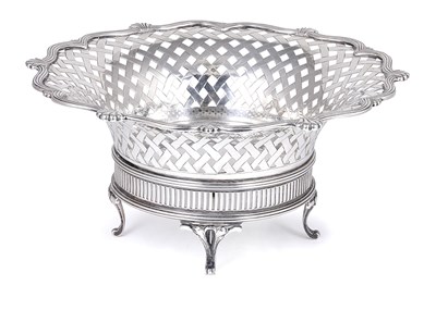 Lot 324 - AN EDWARDIAN SILVER FRUIT BOWL