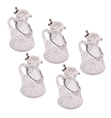 Lot 327 - A SET OF SIX GEORGE V SILVER-MOUNTED GLASS WHISKEY TOTS