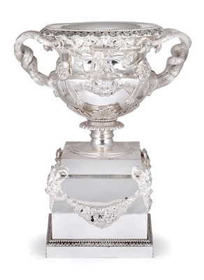 Lot 332 - A LARGE ELECTROPLATE WARWICK VASE