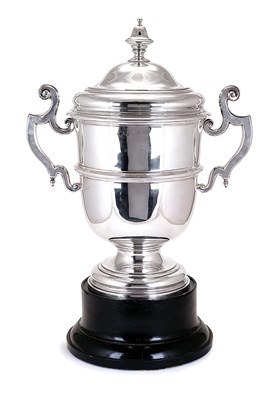 Lot 336 - A LARGE SILVER CUP AND COVER