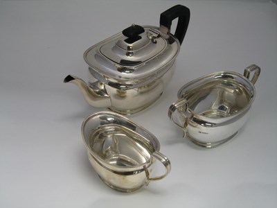 Lot 337 - A GEORGE VI SILVER THREE-PIECE TEASET
