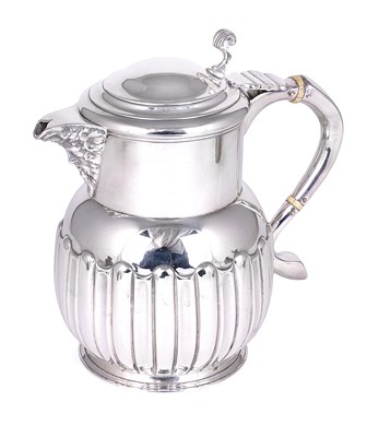 Lot 341 - AN EDWARDIAN SILVER JUG