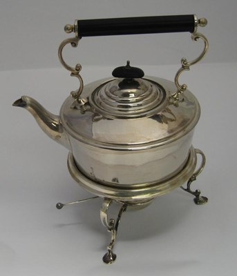 Lot 349 - AN EDWARDIAN SILVER TEA KETTLE ON LAMPSTAND WITH BURNER