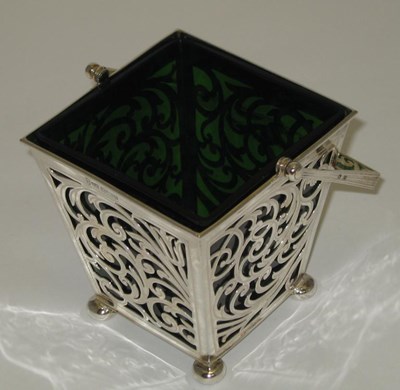 Lot 350 - AN EDWARDIAN SILVER SUGAR BASKET