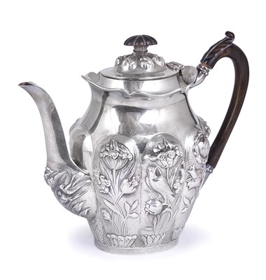 Lot 351 - A VICTORIAN SILVER COFFEE POT