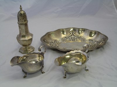 Lot 356 - AN EDWARDIAN SILVER FRUIT DISH