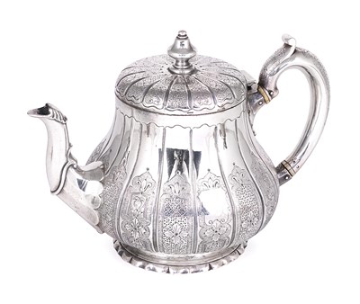 Lot 358 - A VICTORIAN SILVER TEAPOT
