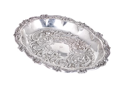 Lot 361 - A VICTORIAN SILVER DISH