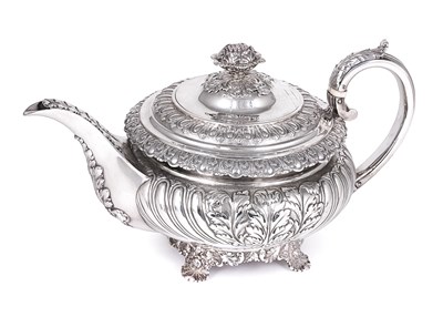 Lot 362 - A GEORGE IV SILVER TEAPOT