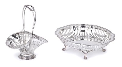 Lot 364 - A GEORGE V SILVER SWEETMEAT BASKET