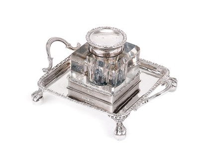 Lot 368 - AN EDWARDIAN SILVER INKSTAND