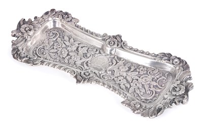 Lot 375 - A GEORGE IV SILVER SNUFFERS TRAY