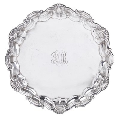 Lot 376 - AN EDWARDIAN SILVER SALVER