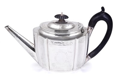 Lot 384 - A GEORGE III SILVER TEAPOT