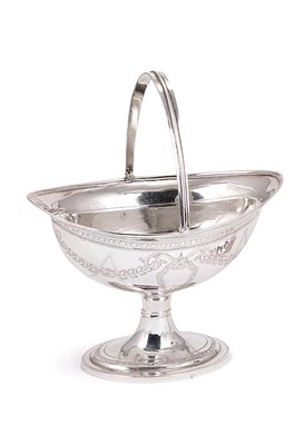 Lot 386 - AN IRISH GEORGE III SILVER SWEETMEAT BASKET
