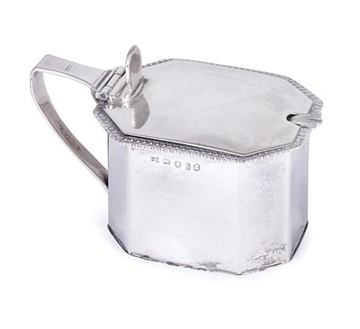 Lot 388 - A GEORGE III SILVER MUSTARD POT