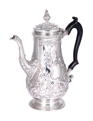 Lot 403 - A GEORGE III SILVER COFFEE POT