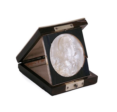 Lot 412 - A RELIEF CARVED MOTHER-OF-PEARL PROFILE ROUNDEL OF THE DUKE OF CUMBERLAND