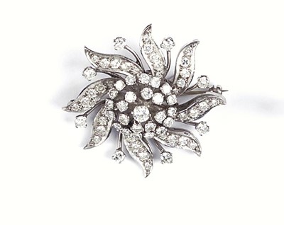 Lot 450 - DIAMOND BROOCH