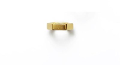 Lot 462 - GOLD RING
