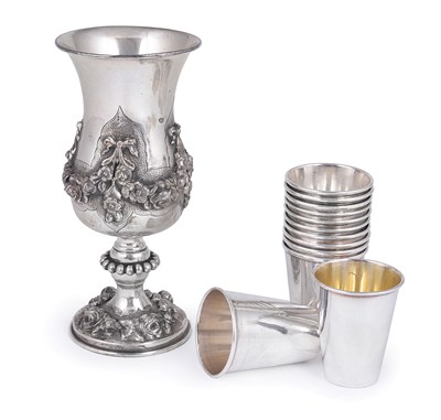 Lot 152 - A SET OF TWELVE COLOMBIAN TOT BEAKERS