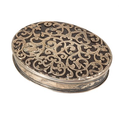 Lot 260 - A SILVER AND TORTOISESHELL SNUFF BOX