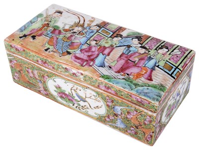Lot 12 - A CHINESE FAMILLE ROSE BOX AND COVER