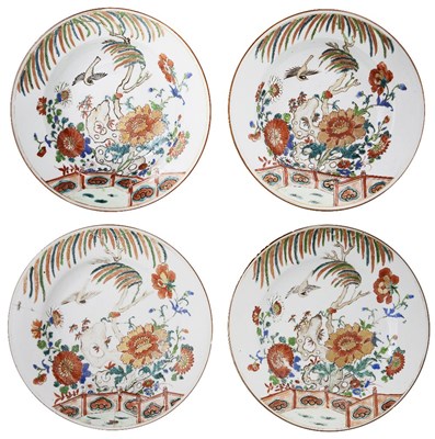 Lot 14 - A PAIR OF CHINESE EXPORT PORCELAIN PLATES AND A PAIR OF BOWLS