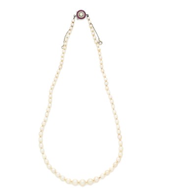 Lot 295 - NATURAL PEARL NECKLACE. 1900s
