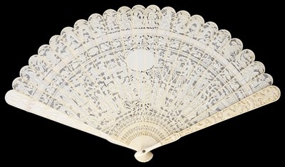 Lot 33 - ~A CHINESE IVORY BRISE FAN