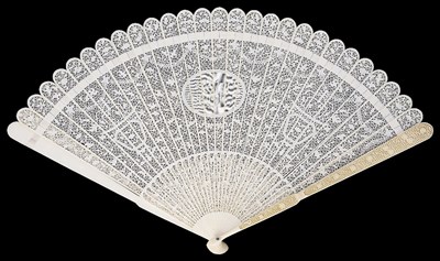 Lot 35 - ~A CHINESE IVORY BRISE FAN