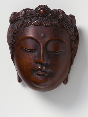 Lot 91 - A JAPANESE MASK NETSUKE OF KANNON
