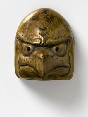 Lot 178 - A JAPANESE MASK NETSUKE OF KARASU-TENGU