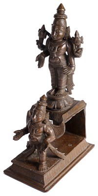 Lot 278 - A BRONZE FIGURE OF VISHNU ON GARUDA