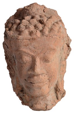 Lot 300 - A DVARAVATI TERRACOTTA HEAD OF BUDDHA