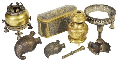 Lot 365 - A COLLECTION OF METALWORK