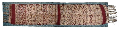 Lot 415 - A WOVEN SILK SHAWL