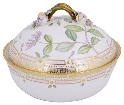 Lot 468 - A ROYAL COPENHAGEN 'FLORA DANICA' VEGETABLE TUREEN AND COVER
